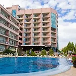מלון Lilia 4*