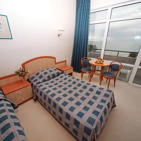 Ξενοδοχείο Lilia 4*